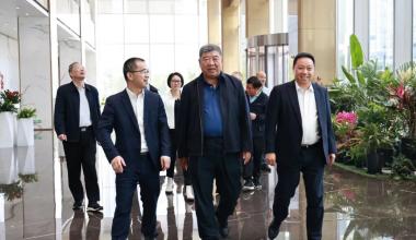 Sun Shaohua, wiceprezes Chińskiej Federacji Charytatywnej, odwiedza Tongkun w celu przeprowadzenia badań